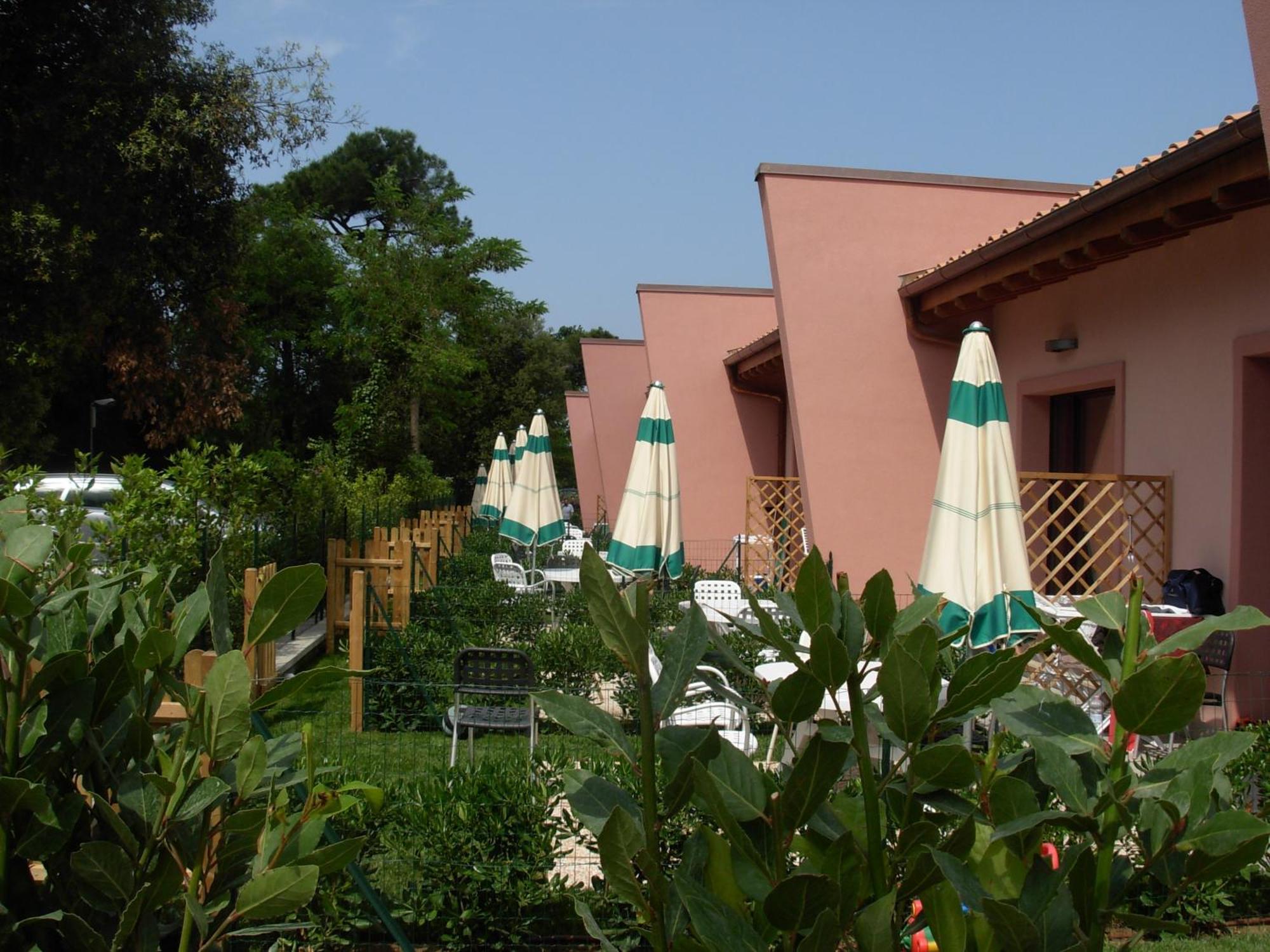 Miramare Resort Тирения Екстериор снимка